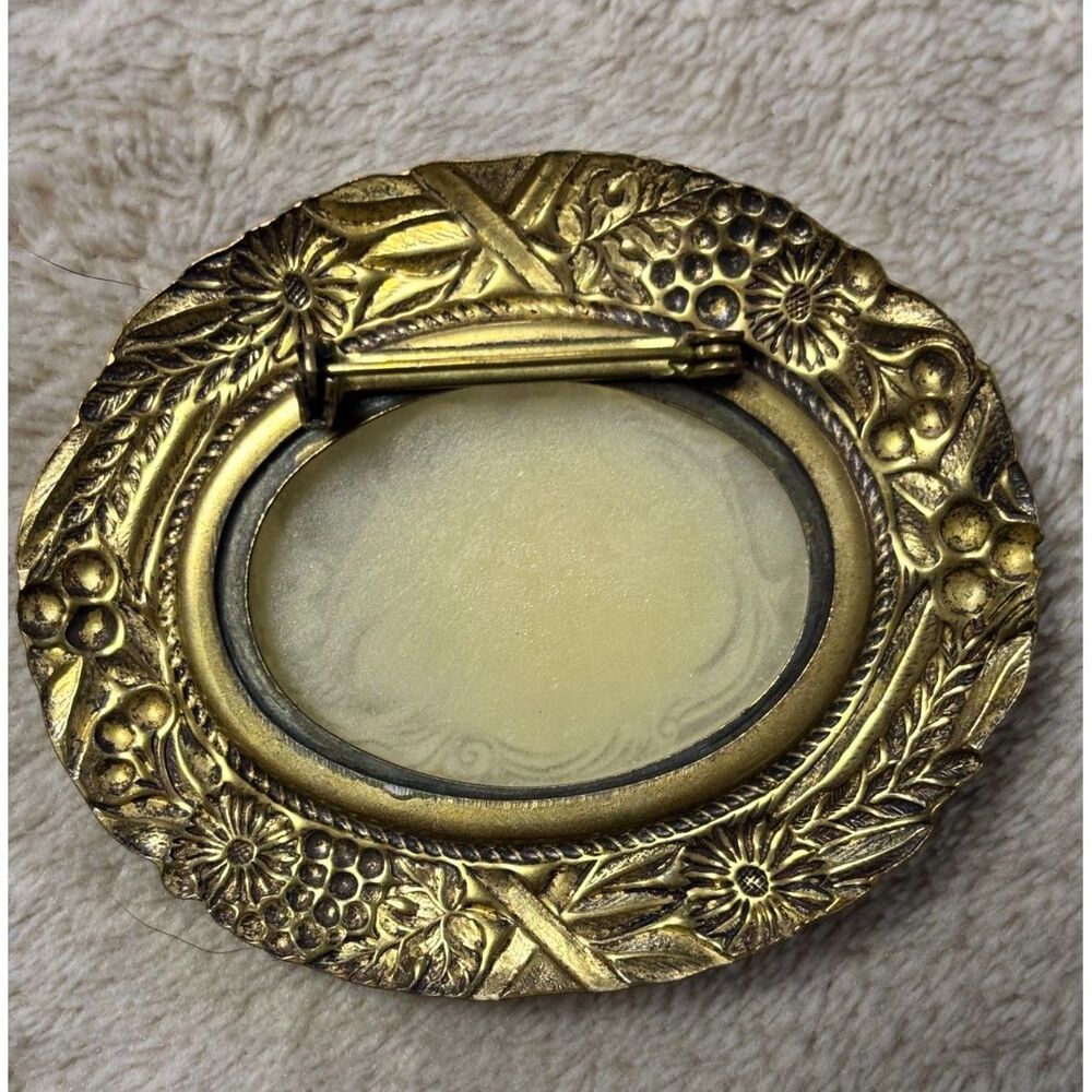 Vintage Faux Cameo Two Sisters Pin Brooch - Picture 2 of 3